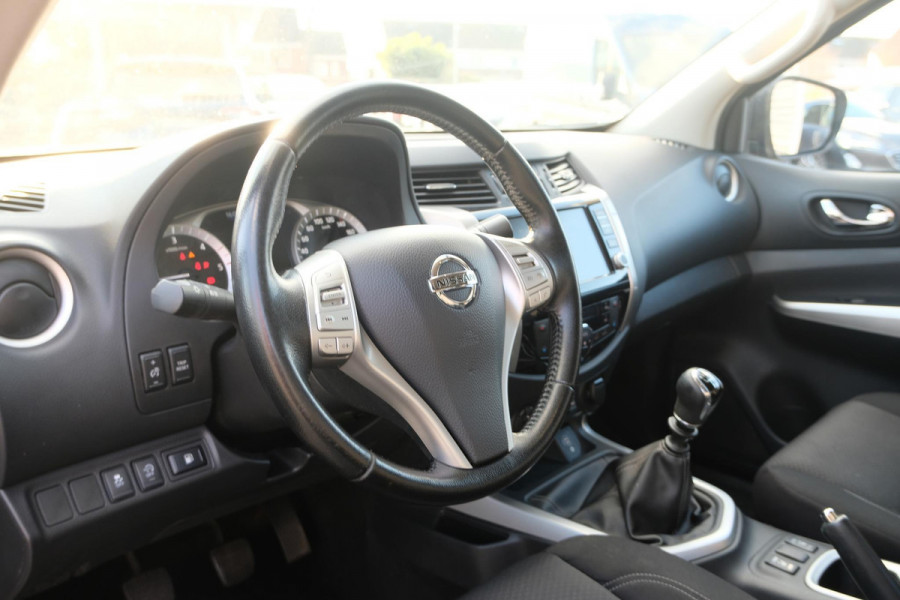 Nissan Navara 2.3 dCi N-Connecta King Cab 163pk Trekhaak | Navigatie | Stoelverwarming | Rondom camera zicht | 3.500kg Trekgewicht!