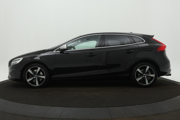 Volvo V40 BWJ 2019 / 2.0 D3 150PK Polar+ Sport automaat NL auto / Pano dak / Leer/Alcantara / Camera a / Clima / Ful LED / Navi /