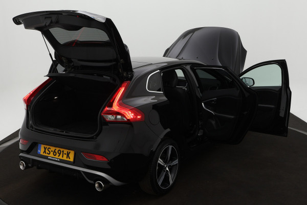 Volvo V40 BWJ 2019 / 2.0 D3 150PK Polar+ Sport automaat NL auto / Pano dak / Leer/Alcantara / Camera a / Clima / Ful LED / Navi /