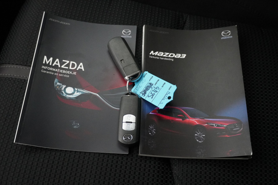 Mazda 3 BWJ 2018 / 120 PK 2.0 SkyActiv-SkyLease | NWE APK / Clima / Navi / Trekhaak / Cruise / Stoelverwarming / Privacy Glass / LMV / PDC /