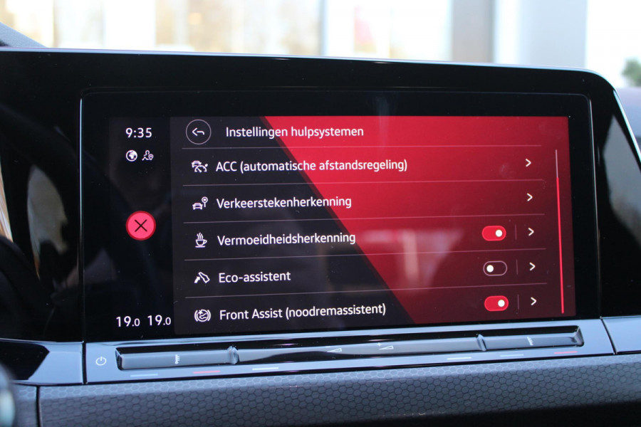 Volkswagen Golf 2.0 TSI GTI 245PK AUTOMAAT | HARMAN KARDON AUDIO SYSTEM | PANORAMISCH SCHUIF / KANTEL DAK | NAVIGATIE | DRAADLOZE APPLE CARPLAY/ANDROID AUTO | DIGITALE I-COCKPIT | MATRIX IQ LED KOPLAMPEN / ACHTERLICHTEN | LED MIST LAMPEN | 19" ADELAIDE LICHTMETALEN VELGEN | RODE REMKLAUWEN | DRAADLOOS LADEN | DRAADLOOS APPLE CARPLAY | SFEER VERLICHTING | CLIMATE CONTROL | NAVIGATIE |