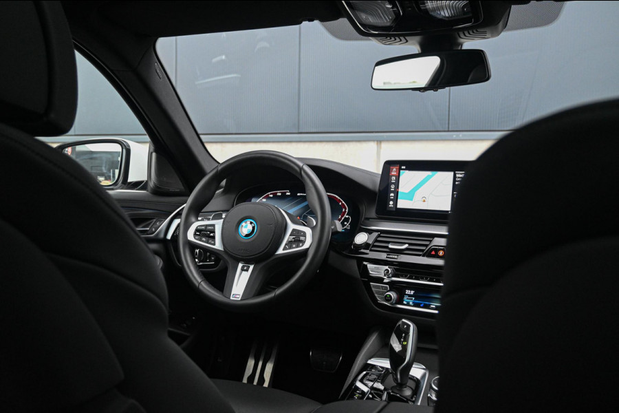 BMW 5 Serie Touring 530e xDrive *M-Sport / HUD / Panorama / Soft-Close / Surround View*