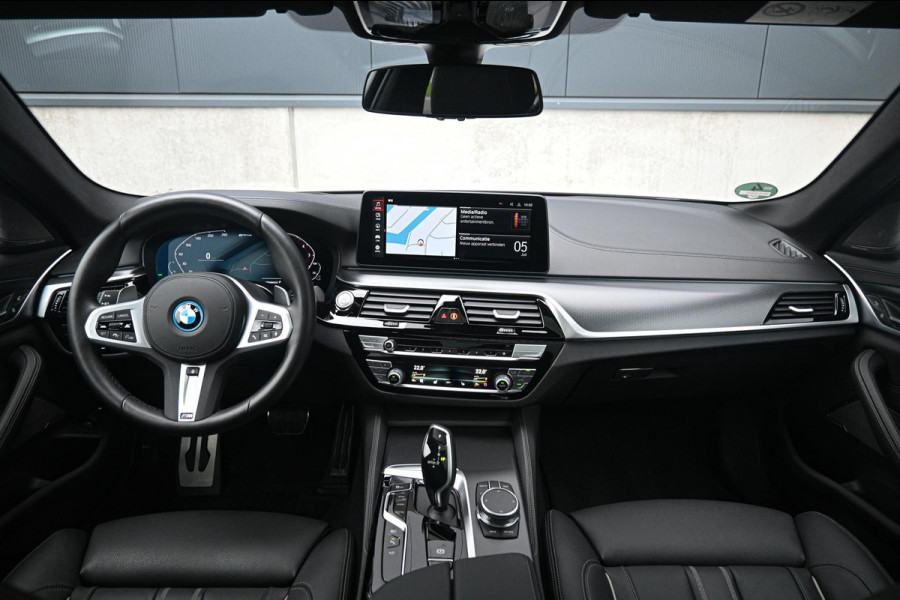 BMW 5 Serie Touring 530e xDrive *M-Sport / HUD / Panorama / Soft-Close / Surround View*