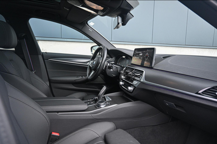 BMW 5 Serie Touring 530d *M-Sport / Soft-Close / HUD /  Panorama / Harman-Kardon / Surround View*