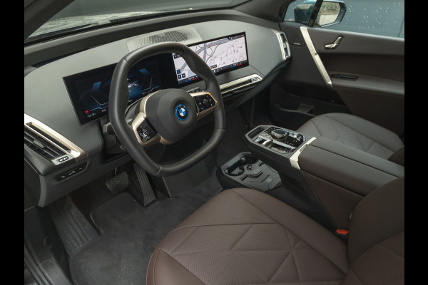 BMW iX xDrive40 Sport - Trekhaak - Driving Ass Prof - Harman Kardon - Laserlight