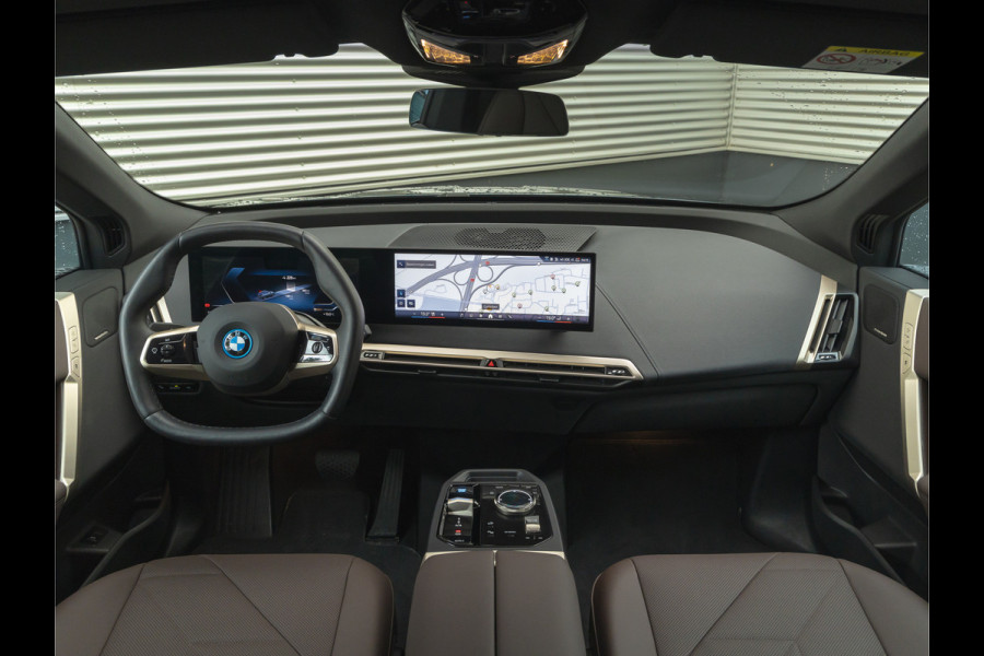 BMW iX xDrive40 Sport - Trekhaak - Driving Ass Prof - Harman Kardon - Laserlight