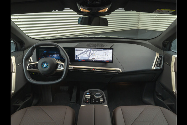 BMW iX xDrive40 Sport - Trekhaak - Driving Ass Prof - Harman Kardon - Laserlight