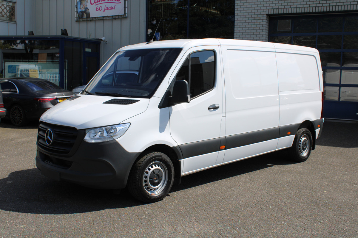 Mercedes-Benz Sprinter 211 CDI L2H1 FWD MBUX met camera, Geveerde stoel