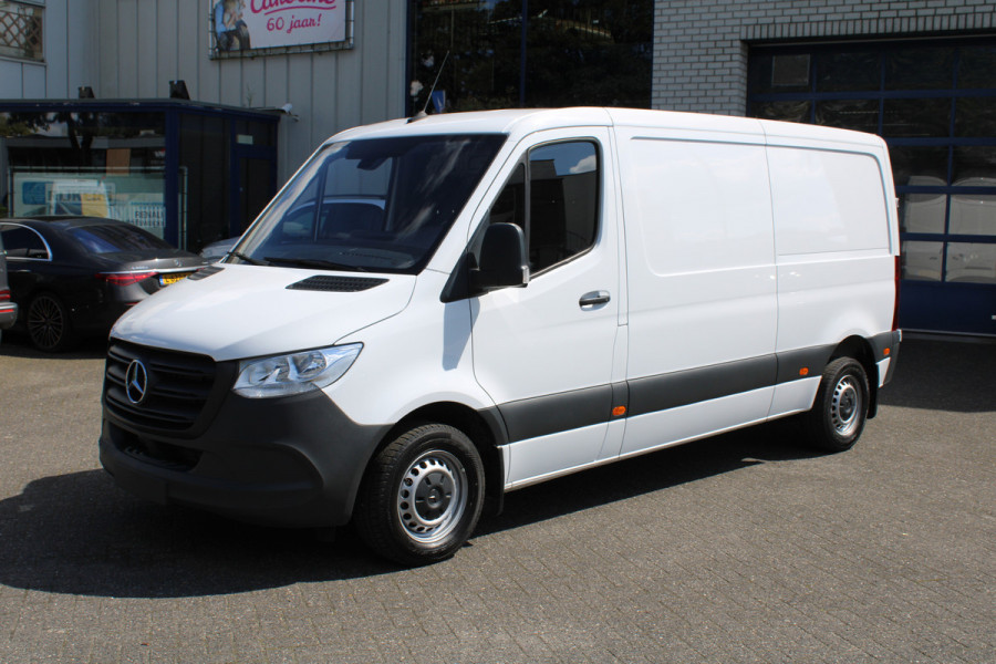 Mercedes-Benz Sprinter 211 CDI L2H1 FWD MBUX met camera, Geveerde stoel