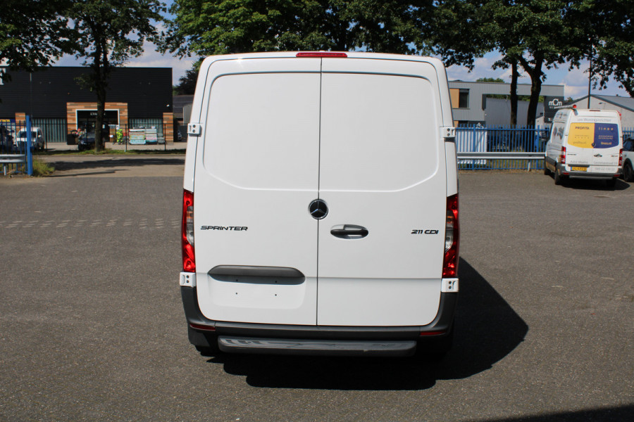 Mercedes-Benz Sprinter 211 CDI L2H1 FWD MBUX met camera, Geveerde stoel