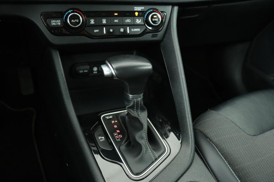 Kia Niro 1.6 GDi Hybrid DynamicLine | Trekhaak | Carplay | Half leder | Camera | Navigatie | PDC | Climate control | DAB+