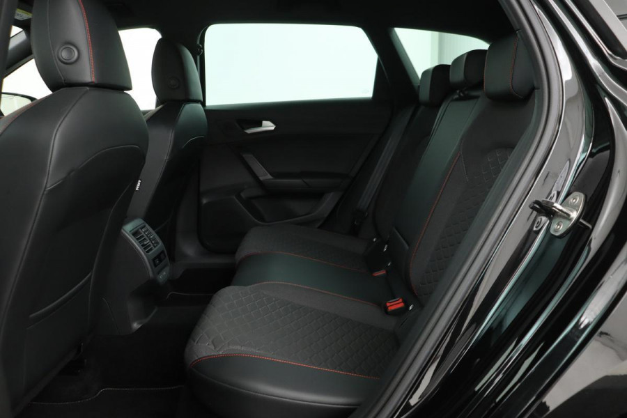Seat Leon 1.5 eTSI FR Intense | Stoel & Stuurverwarming | Camera | Keyless | Carplay | Full LED | Sfeerverlichting | Navigatie