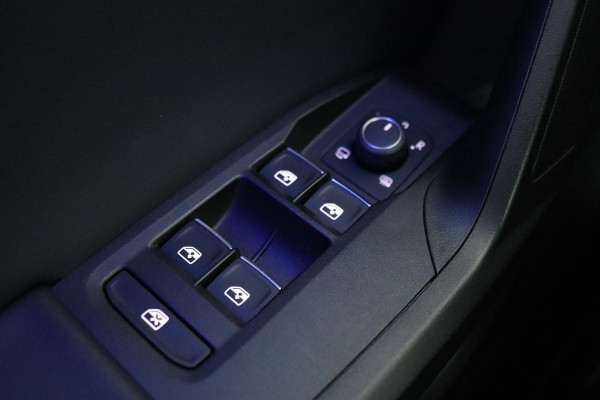 Seat Leon 1.5 eTSI FR Intense | Stoel & Stuurverwarming | Camera | Keyless | Carplay | Full LED | Sfeerverlichting | Navigatie