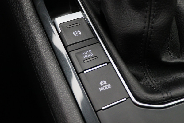 Volkswagen Tiguan 1.4 TSI eHybrid Elegance ACC, Camera, Apple Carplay, LED, Verwarmd Stuurwiel, Trekhaak, 18''