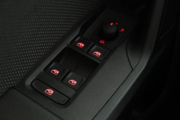 Seat Arona 1.0 TSI Xcellence Intense | DSG | Stoelverwarming | Carplay | Adaptive Cruise | Camera | Park Assist | Bluetooth