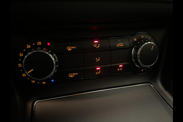 Mercedes-Benz GLA 180 / Distronic / Standkachel / Keyless / Stoelverwarming