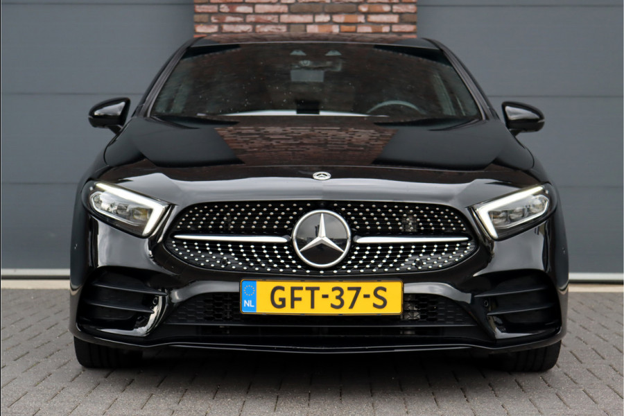 Mercedes-Benz A-Klasse 180 d AMG Line Aut8 | Distronic+ | Keyless Go | Sfeerverlichting | Surround Camera | Apple Carplay | Widescreen | Multibeam LED | Nightpakket | Rijassistentiepakket |