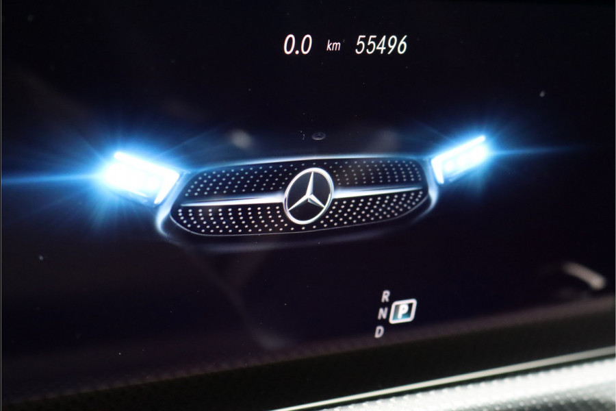 Mercedes-Benz A-Klasse 180 d AMG Line Aut8 | Distronic+ | Keyless Go | Sfeerverlichting | Surround Camera | Apple Carplay | Widescreen | Multibeam LED | Nightpakket | Rijassistentiepakket |