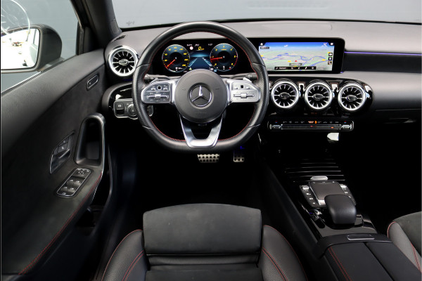 Mercedes-Benz A-Klasse 180 d AMG Line Aut8 | Distronic+ | Keyless Go | Sfeerverlichting | Surround Camera | Apple Carplay | Widescreen | Multibeam LED | Nightpakket | Rijassistentiepakket |