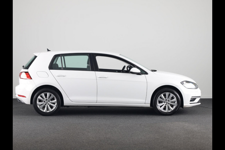 Volkswagen Golf 1.0 TSI Comfortline 110 pk | Navigatie | Parkeersensoren | Achteruitrijcamera | Adaptieve cruise control | Stoelverwarming |