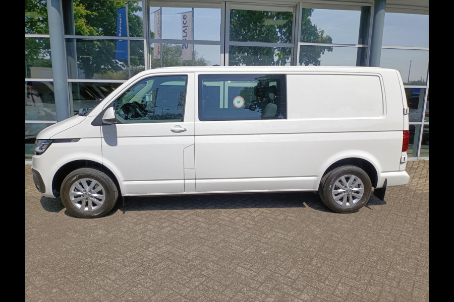 Volkswagen Transporter 2.0 TDI L2H1 30 Luxe DC Highline 150 pk Automaat (DSG) | Verlengde garantie | Navigatie via App | Trekhaak | Parkeersensoren achter | Achteruitrijcamera | Interieur voorverwarming |