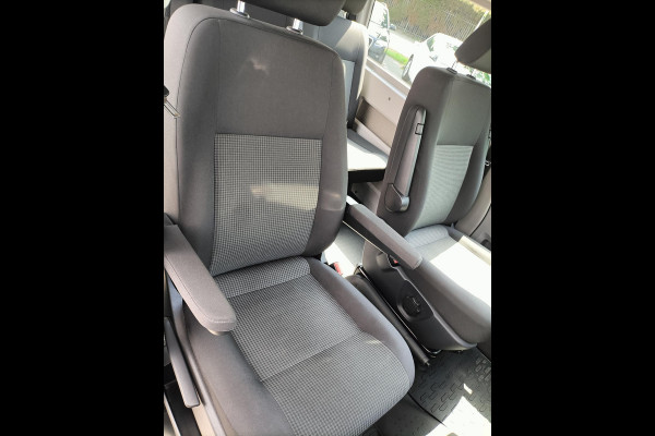 Volkswagen Transporter 2.0 TDI L2H1 30 Luxe DC Highline 150 pk Automaat (DSG) | Verlengde garantie | Navigatie via App | Trekhaak | Parkeersensoren achter | Achteruitrijcamera | Interieur voorverwarming |