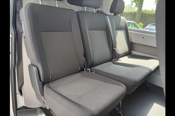 Volkswagen Transporter 2.0 TDI L2H1 30 Luxe DC Highline 150 pk Automaat (DSG) | Verlengde garantie | Navigatie via App | Trekhaak | Parkeersensoren achter | Achteruitrijcamera | Interieur voorverwarming |