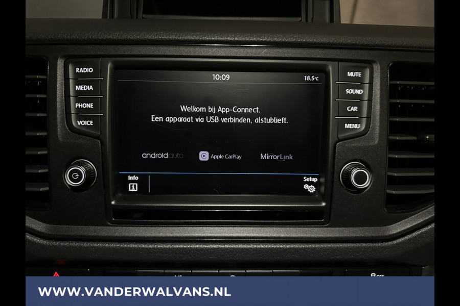 Volkswagen Crafter 2.0 TDI 177pk L3H3 L2H2 Achterwielaandrijving 3500kg Trekhaak Euro6 Airco | Apple Carplay Android Auto, Parkeersensoren, Bijrijdersbank