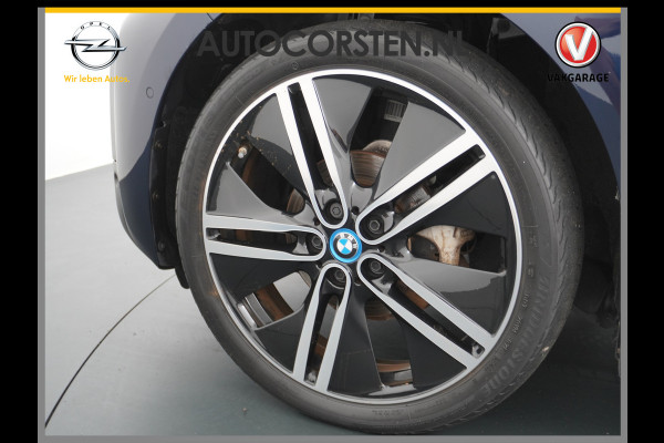 BMW i3 120Ah 42 kWh Navi Adaptive-Cruise+Stop&Go Multi-Media Camera Driving-assistent-plus 20"lmv File-Assistent Achteropkomend-Verkeer LED Elektr.Spiegels+Verwarmd Verwarming/koeling/navi via telefoon Executive Edition 120Ah 42 kWh Orig,NLse Auto 1e eigenaar Deze rappe BMW is ook heel veilig, licht en duurzaam dankzij Carbon en kunstof !