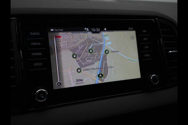 Škoda Karoq 1.5 TSI 150pk DSG ACT Sportline Panorama Navigatie Trekhaak Camera 248