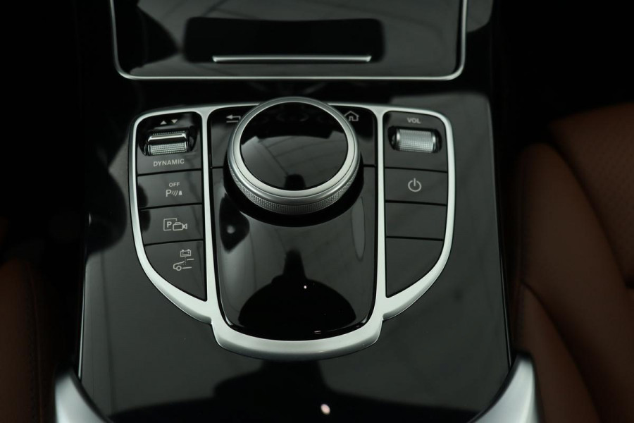 Mercedes-Benz C-Klasse 300e AMG | Leder | Stoelverwarming | Carplay | Navigatie | Full LED | Park Assist | Climate control | Cruise control | Bluetooth