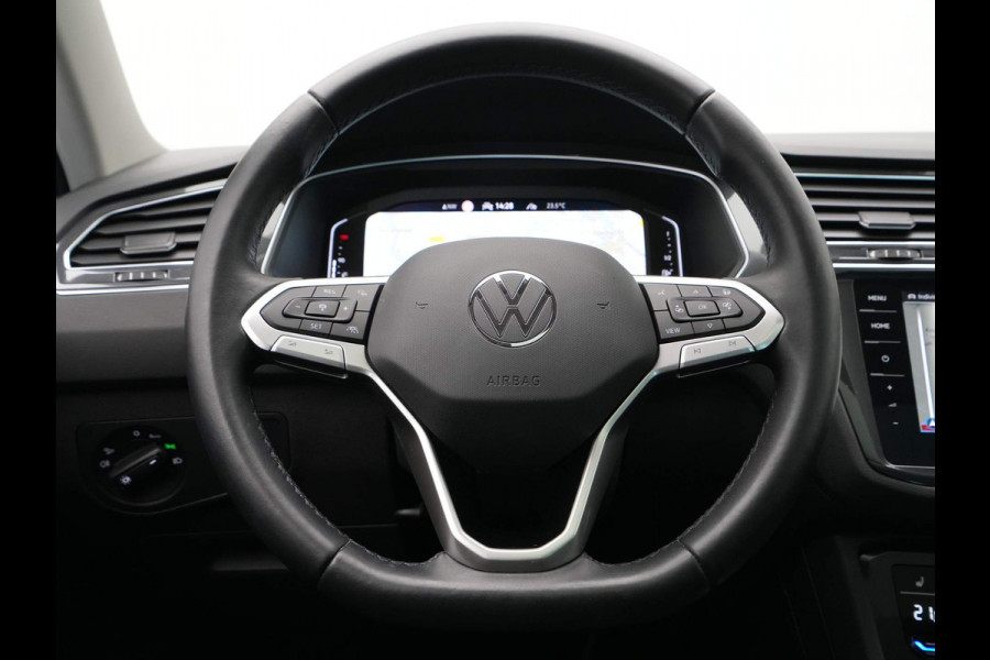 Volkswagen Tiguan 1.5 TSI 150pk DSG Life Business Panorama Trekhaak Massage Side Assist 77