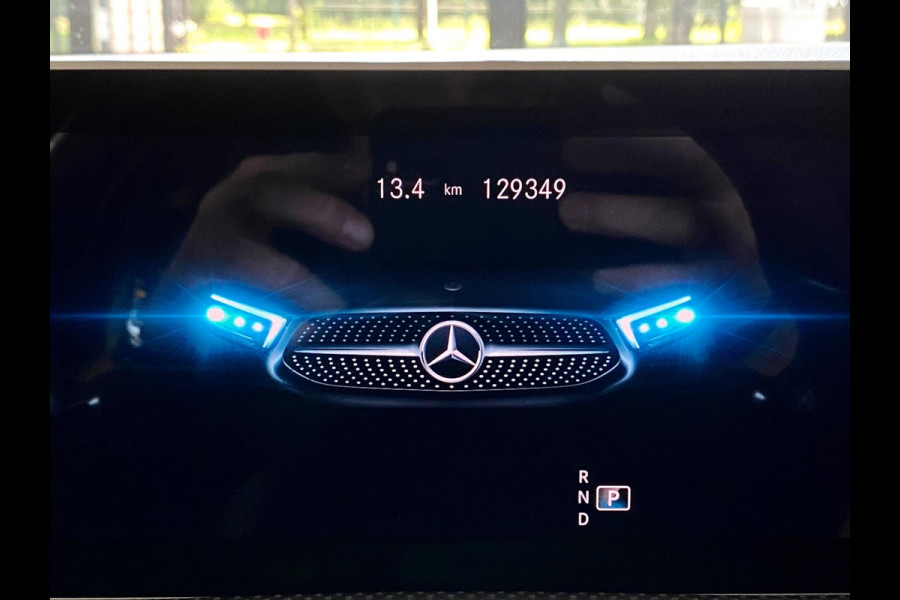 Mercedes-Benz A-Klasse 200 Premium Plus AMG PANO NAVI AMBI