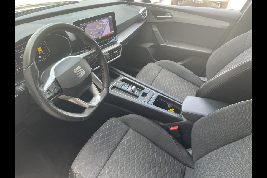 Seat Leon Sportstourer 1.5 eTSI 150pk DSG FR Navigatie Parkeersensor achter Camera Adaptive Cruise Control Elektrische achterklep Stoel- en stuurverwarming Ledverlichting Getinte ramen Climate Control