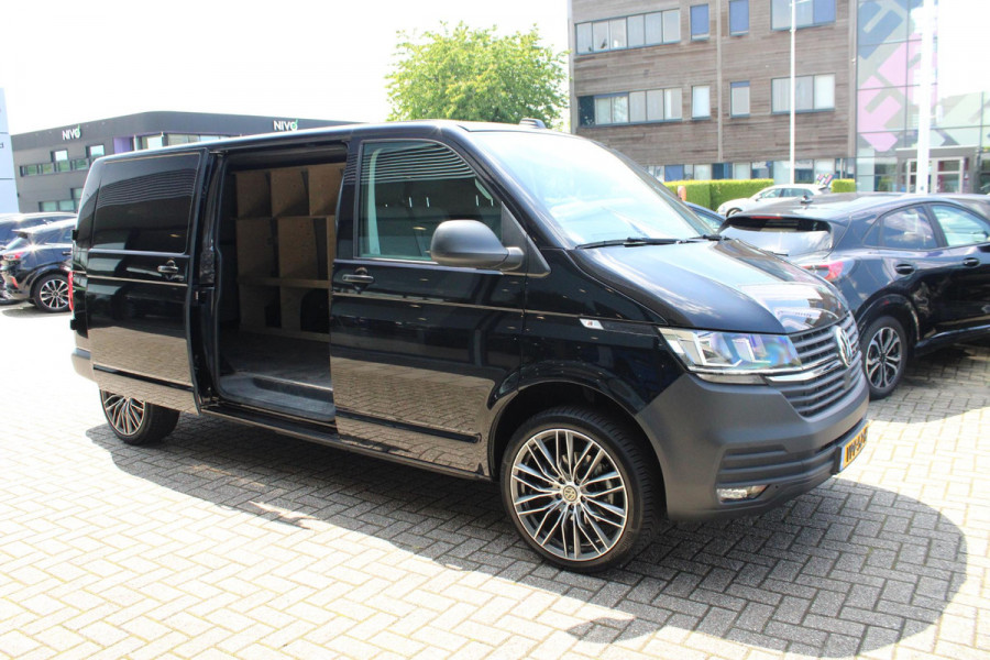 Volkswagen Transporter 2.0 TDI L2H1 110pk 28 Comfortline | 20 Inch Lichtmetalen Wielen | Trekhaak | Achteruitrijcamera | Carplay | Cruise Control |