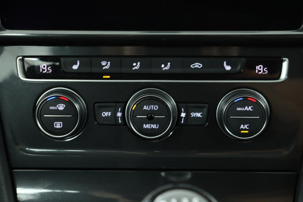 Volkswagen Golf 1.0 TSI Comfortline | Stoelverwarming | Carplay | Massage | PDC | Navigatie | Velours | Adaptive Cruise | Bluetooth