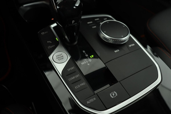 BMW 1-serie 118i Sport Line | Stoelverwarming | Carplay | Full LED | PDC | Navigatie | DAB+ | Sportstoelen |  Climate control | Cruise control
