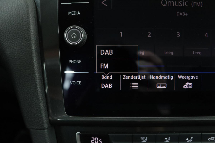 Volkswagen Golf 1.0 TSI Comfortline | Adaptive cruise | Carplay | Navigatie | Climate control | PDC | Bluetooth | Regen-/lichtsensor