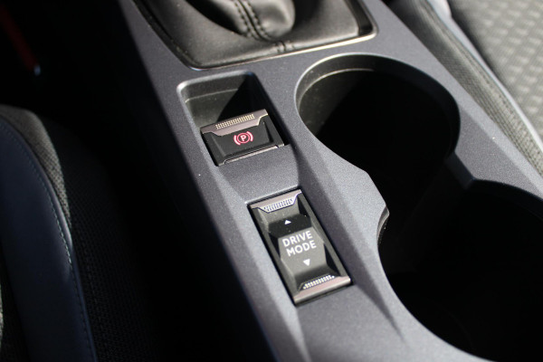 Peugeot 2008 1.2 130PK ALLURE | NAVIGATIE | APPLE CARPLAY/ANDROID AUTO | CRUISE CONTROL | ACHTERUITRIJ CAMERA | LICHTMETALEN VELGEN 17" | LED KOPLAMPEN | 3-D INTRUMENTENPANEEL | DAB+ RADIO | CLIMATE CONTROL |