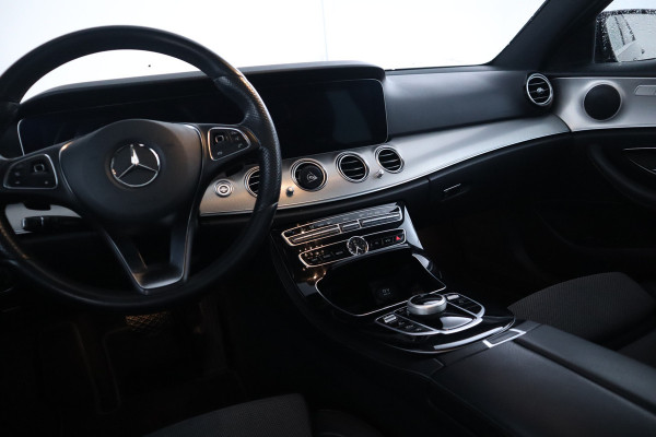 Mercedes-Benz E-Klasse 200 Premium Panoramadak, Apple Carplay, Sfeerverlichting, Camera