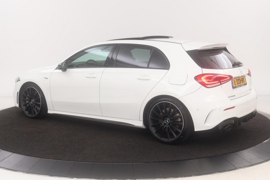 Mercedes-Benz A-Klasse AMG 35 4Matic Night | Panoramadak | Carplay | Widescreen | Stoelverwarming | Burmester | 360 camera | Sfeerverlichting | Matrix LED