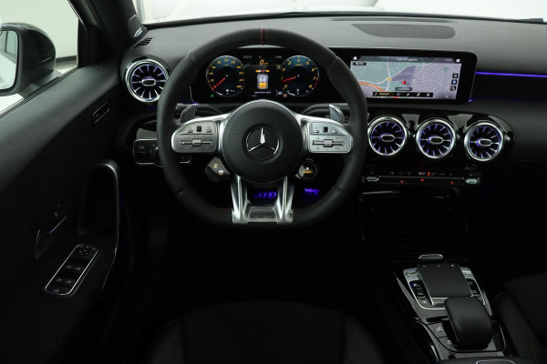 Mercedes-Benz A-Klasse AMG 35 4Matic Night | Panoramadak | Carplay | Widescreen | Stoelverwarming | Burmester | 360 camera | Sfeerverlichting | Matrix LED