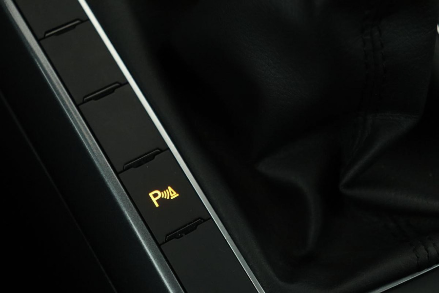 Volkswagen Polo 1.0 TSI Highline | Stoelverwarming | Carplay | PDC | Navigatie | DAB+ | Climate control | Bluetooth