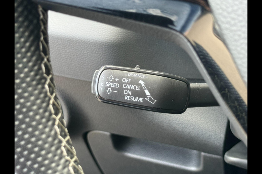 Škoda Karoq 1.5 TSI ACT Sportline LED ACC Navi Camera Lane