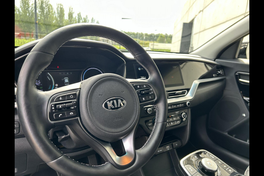 Kia e-Niro ExecutiveLine 64 kWh Automaat | JBL | BTW-auto | Leder | Camera | Stoelverkoeling | Apple CarPlay/Android Auto | Stuur-/Stoelverwarming | Clima | PDC | Cruise | LED |