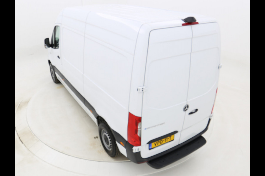 Mercedes-Benz eSprinter L2H2 47kWh Snellader Achteruitrijcamera 270graden achterdeuren Laadruimte pakket 168 KM WLTP