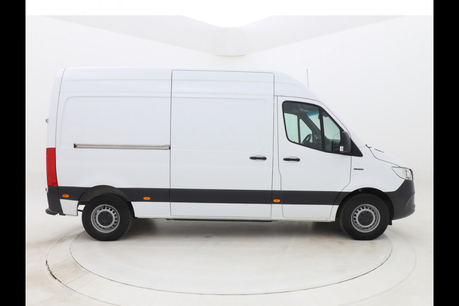 Mercedes-Benz eSprinter L2H2 47kWh Snellader Achteruitrijcamera 270graden achterdeuren Laadruimte pakket 168 KM WLTP