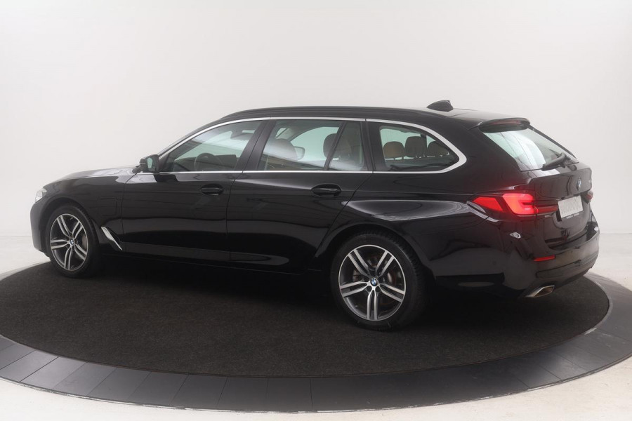 BMW 5 Serie 530e High Executive | Adaptive cruise | Stoel & stuurverwarming | Trekhaak | Sportstoelen | Carplay | Sfeerverlichting | Camera | Navigatie | Leder