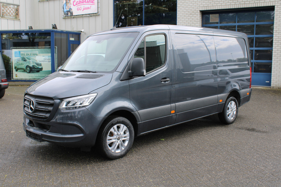 Mercedes-Benz Sprinter 317 CDI L2H1 RWD 3500 kg Trekhaak, MBUX met camera parkeerpakket en Apple/Android, LED koplampen, Geveerde stoel, Etc.