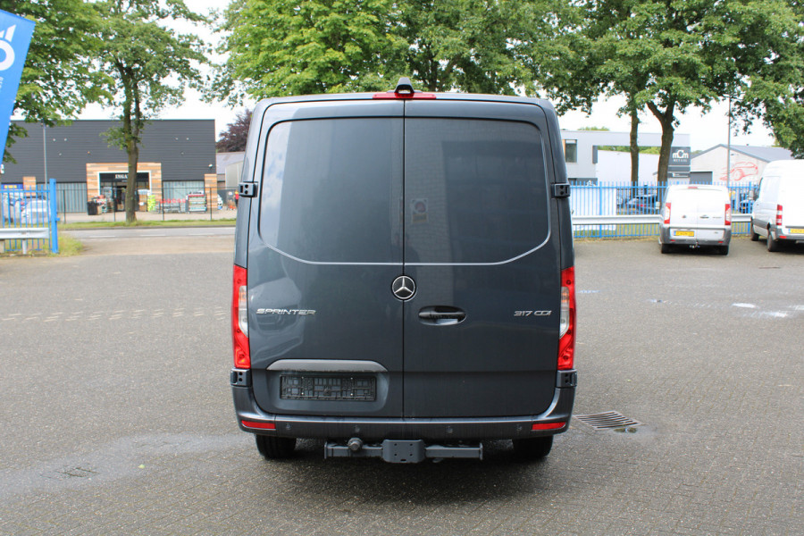 Mercedes-Benz Sprinter 317 CDI L2H1 RWD 3500 kg Trekhaak, MBUX met camera parkeerpakket en Apple/Android, LED koplampen, Geveerde stoel, Etc.